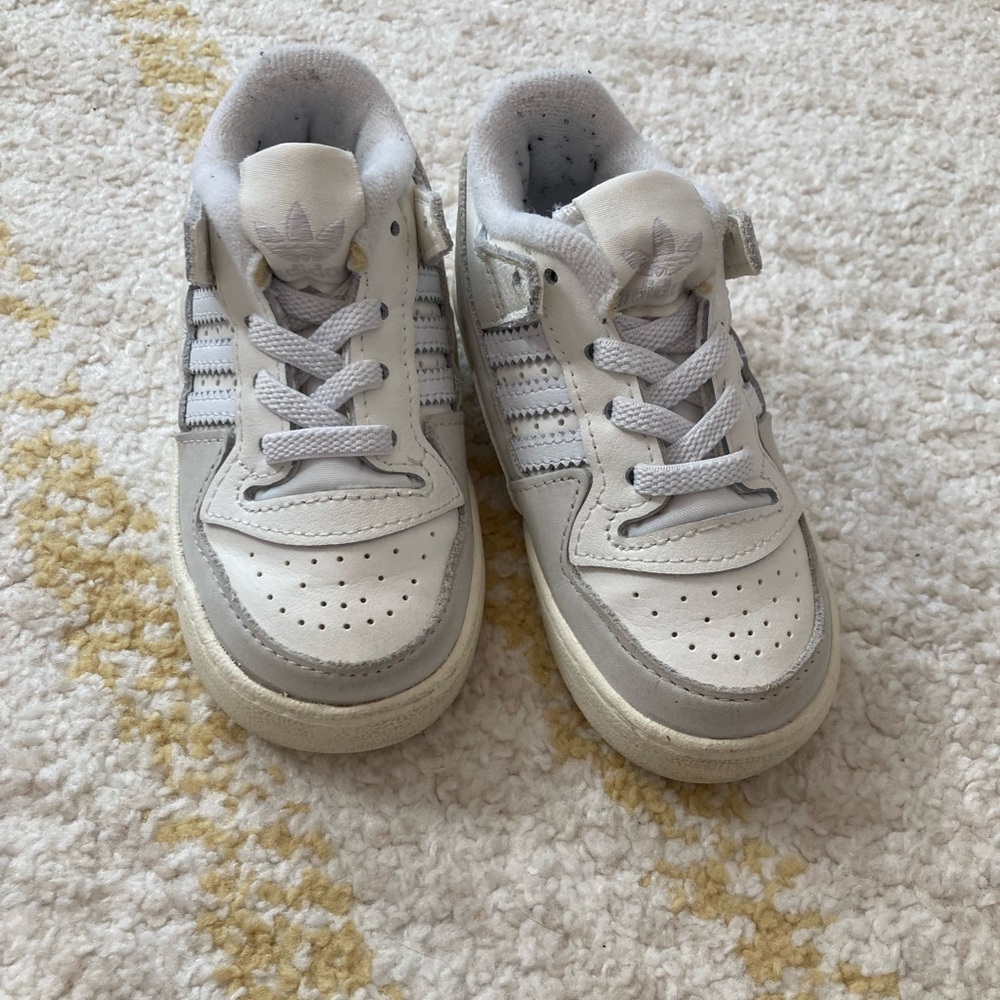Adidas Size 6 Toddler Gray and White Sneakers